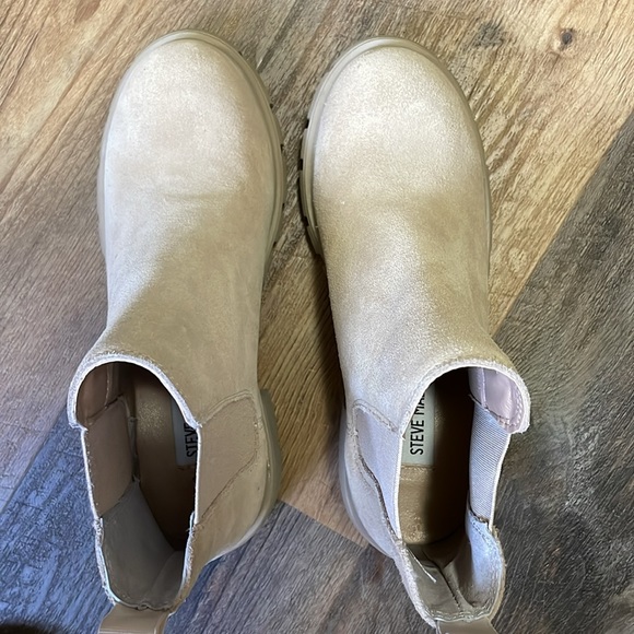 Steve Madden Howler Ankle Boots, 6.5, Sand Suede. New, never worn. In box - Picture 4 of 6